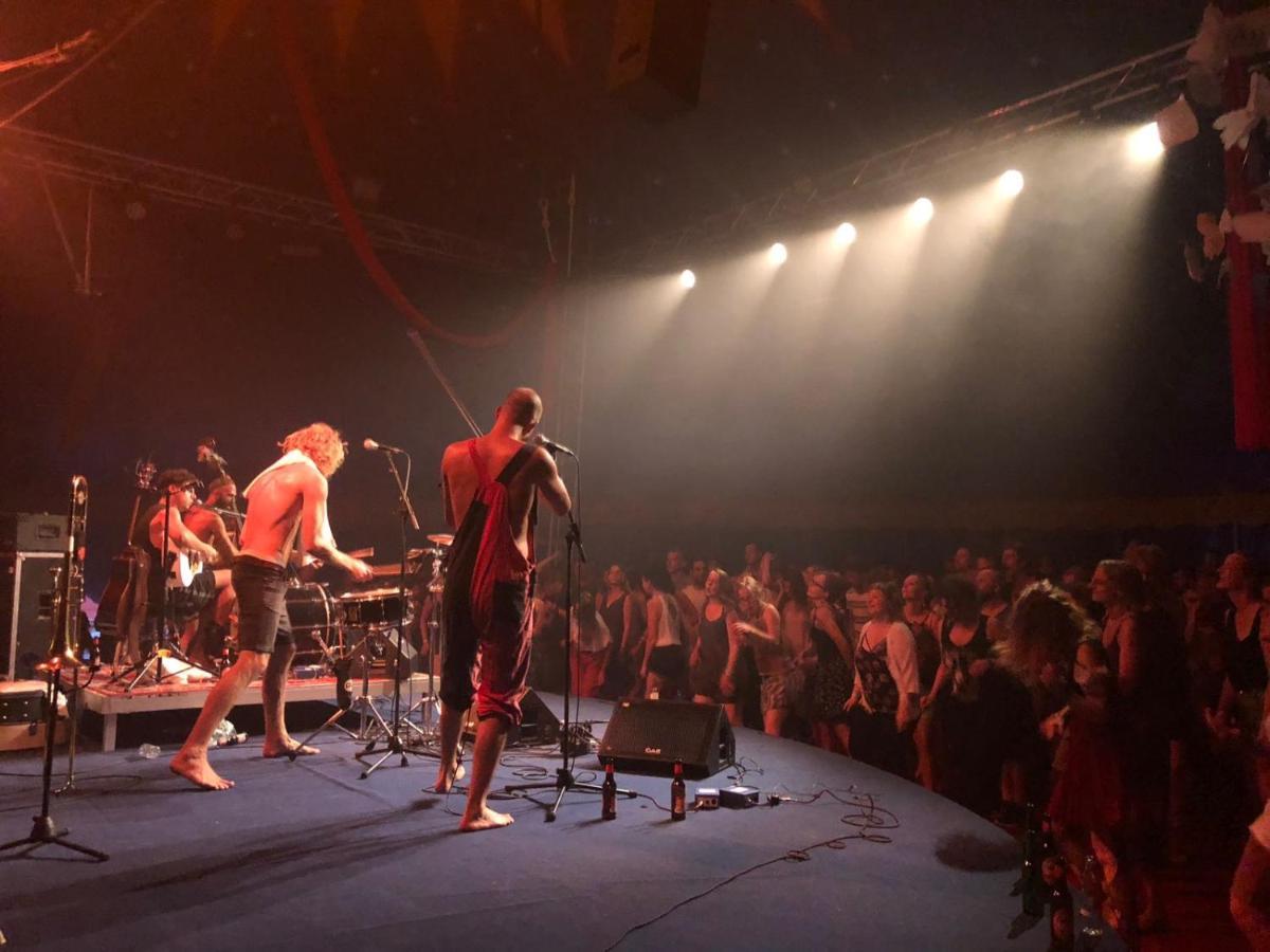 Hostel Circus Fantasia *